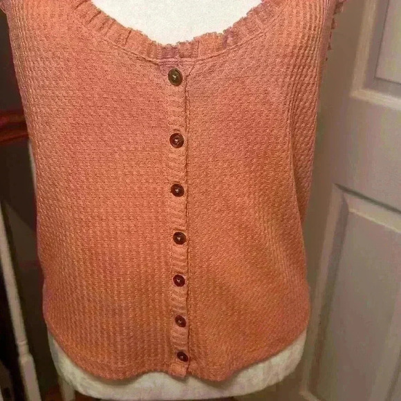 Wild Fable Rust Colored Tank Crop Top. Button Up. Ruffled Edges. Women’s Size L - Picture 4 of 8